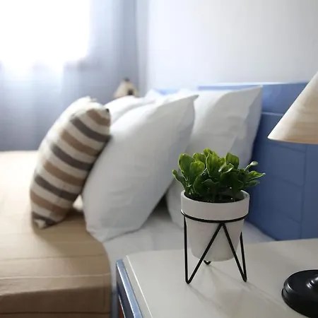 Elia Apartment *